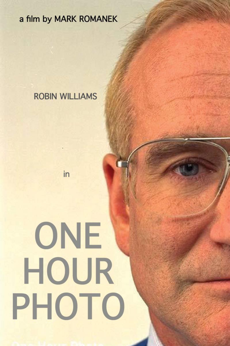 One Hour Photo (2002) Main Poster